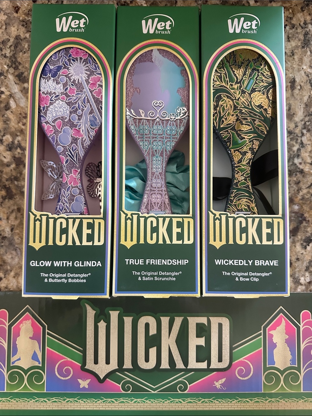 Wet Brush Wicked Collection Detangler Brushes w/accessories- Multicolor (1 brush